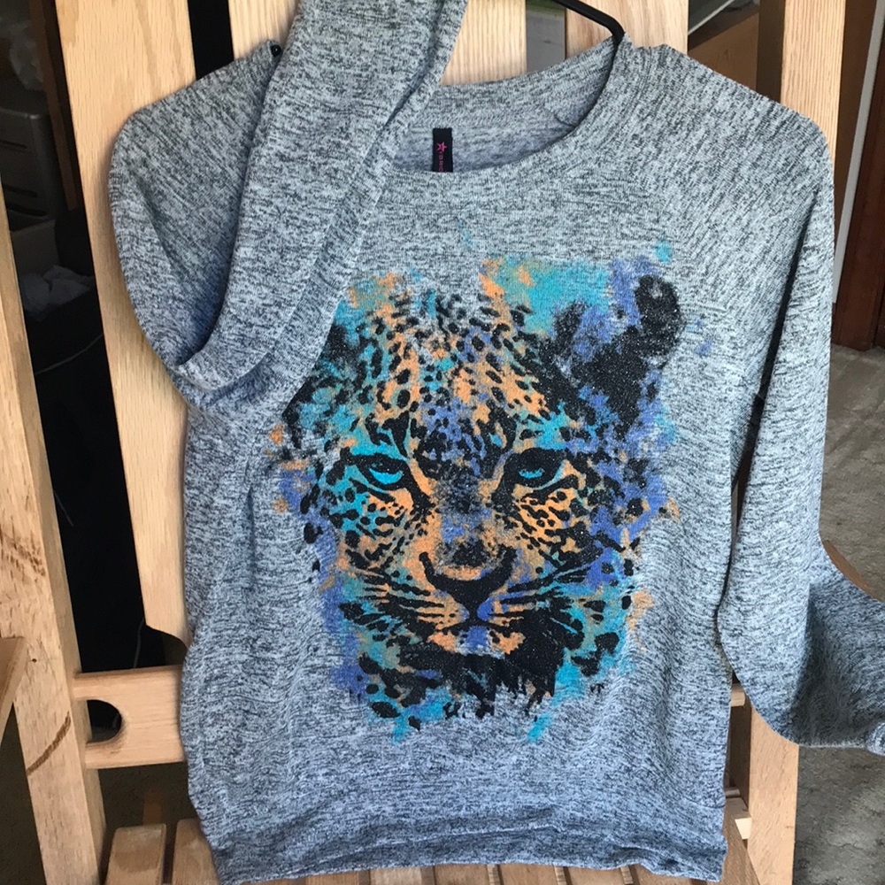Women’s animal print top, long sleeves
